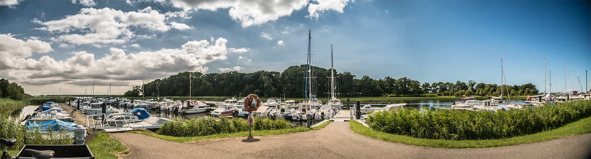 yachthafen und fremdenverkehrszentrum